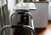 Příspěvek na domácí péči se v roce 2019 zvýší o několik tisíc korun