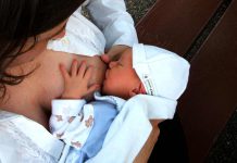 Světová zdravotnická organizace radí, jak na kojení kojení