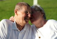 Čeští senioři zanedbávají očkování proti chřipce čeští senioři A