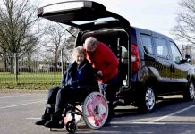 Na příspěvek na pomůcky by mělo dosáhnout více lidí příspěvek na pomůcky