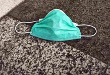 Ochrana zdravotníků je nedostatečná, tvrdí odbory ochrana zdravotníků