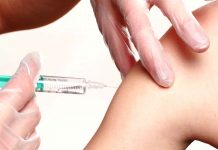 Vakcinologové radí, jak jít v době pandemie na očkování ockovani