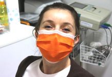 Vláda dál rozvolnila nošení roušek i povinnosti pro lékáře rousek