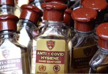 V ČR roste počet otrav dezinfekcí. Potíže působí i zmije dezinfekci