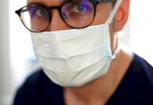 Firmy potvrzují šíření covidu-19 ve svých provozech covidu-19