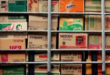 Inspektoři zavřeli kvůli myším 14 obchodů s potravinami inspektori