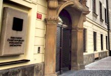 Poslanci přerušili projednávání emergentního systému emergentniho