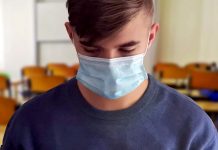 Děti stráví v roušce šest i více hodin denně v_rousce