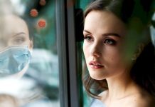 Jen půlka Čechů drží osobní lockdown, tvrdí průzkum osobni_lock-down