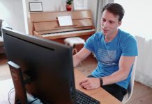 Telerehabilitace ohlídá správné domácí cvičení pacienta