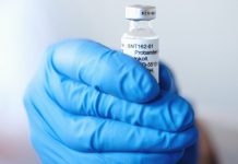 EMA zmírnila podmínky chladového řetězce Comirnaty Comirnaty