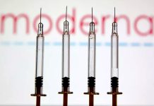 Vakcíny od Moderny přijdou v úterý. Bude jich osm tisíc moderny