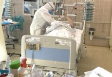 Nakažených s těžkým průběhem covidu v Česku přibývá nakazenych