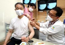 Jižní Korea začala s očkováním zdravotníků proti covidu Jizni_Korea