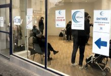 Francie nově povolila AstraZeneku i pro lidi nad 65 let Francie