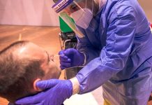 Samotestování zaměstnanců ve firmách začíná zítra samotestovani