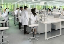 Dávka vakcíny AstraZeneca vychází v průměru na 85 Kč vakciny_astrazeneca