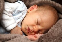 Dvoutýdenní otcovské péče se muži dočkají již příští rok otcovska_pece