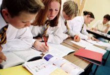 Britští odborníci nedoporučují očkovat zdravou mládež britsti