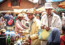Famadihana: Madagaskar řeší rozšíření plicního moru moru