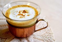 Zlaté kurkumové mléko je tradiční ajurvédský nápoj zlate_kurkumove_mleko