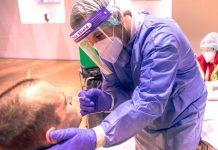 Po návratu ze zahraničí musí na test všichni neočkovaní ze_zahranici