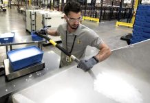 Americká UPS doručila přes miliardu vakcín proti covidu UPS