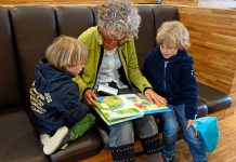 Stát ponížil pěstouny, kteří pečují o děti příbuzných pestouny