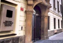 Zdravotnický výbor doporučil schválit pandemický zákon zakon