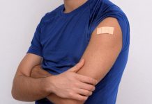 Ukrajinci se mají očkovat rychle a zdarma, tvrdí ČVS ockovat