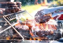 Českem se šíří krvavé průjmy. Na vině může být i grilování prujmy