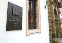 Senát schválil přístup běžencům do zdravotního pojištění senát