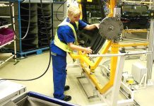 Vláda je pro konec monopolu PVZP v pojišťování cizinců cizincu