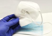 Česko snižuje zásoby ochranných pomůcek proti covidu ochrannych