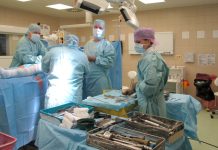 Lékaři z ÚN v Brně prodlužují kost hřebem s magnetem v_Brne