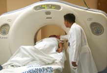 Britské zdravotnictví ztrácí miliony, nemá lidi britské