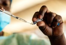 Očkovaných dětí ve světě ubývá. Covid není omluva deti