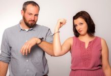 Lékařka měla za úplatu falšovat covid pozitivitu za_uplatu