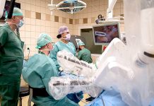 Ve FN Olomouc vyjmuli ledvinu s pomocí robota FN_Olomouc