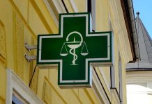 Lidé by očkování lékárníky uvítali. Politici jsou proti ockovani