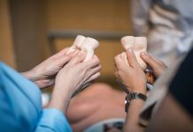 Sahejte si na prsa a varlata, nabádá Sahejtesinaně sahejtesinane