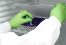 Upravenými vakcínami proti covidu už se očkují i neočkovaní proti_covidu