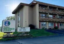 V Americe chytají hejly na zdravotní postele Tesla Tesla