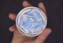 Nikotinové sáčky už si mládež nekoupí. Senát schválil zákon nikotinovy