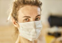 Šíření chřipky v Česku zrychlilo. Koluje hlavně mezi dospělými mezi_dospelymi