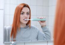 V péči o zuby Češi selhávají. A v péči o zuby Čechů selhává i stát na _skolach