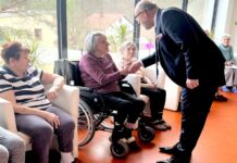 Ministr Válek ocenil domov pro seniory za 70 000 měsíčně ministr_Valek