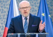 Výpadky léků jsou chybou výrobců, tvrdí ministr Válek Valek