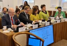 Farma firmy dostaly obrovskou svobodu, hřímal Válek na výboru farma