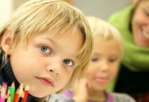 Na asistenty ve třídách si ostatní děti i rodiče často těžko zvykají tridach